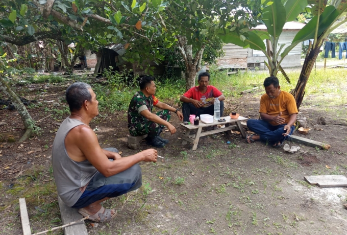 Keakraban Babinsa koramil 14/kpn dan Warganya, Tumbuhkan Kekompakan Serta Kemanunggalan