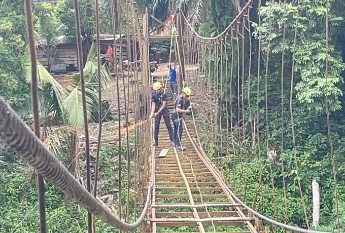 Wujudkan Mimpi Anak Sekolah, Polda Riau Kebut Jembatan Gantung di Kuansing