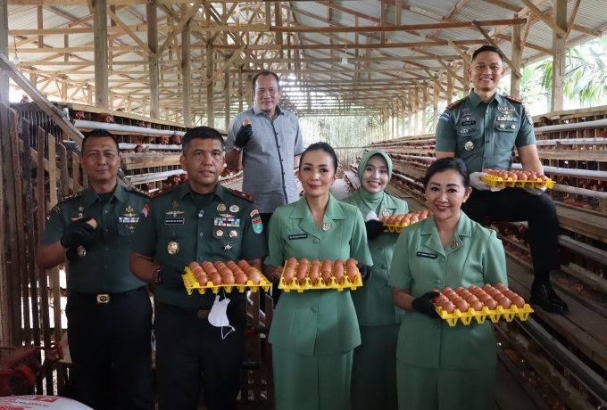 Danrem 031/WB Kunjungi Kandang Ayam Petelur Kodim 0313/KPR dan Berikan Apresiasi