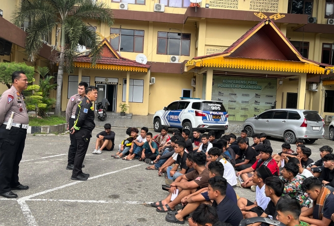 Tim Gabungan Polda Riau dan Satlantas Polresta Pekanbaru Gelar Patroli Subuh