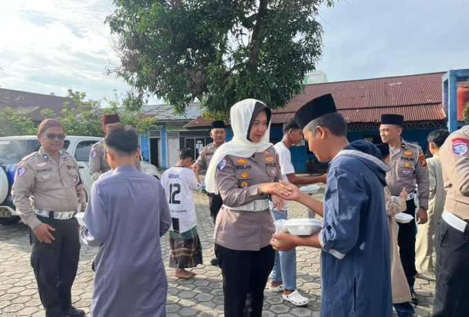 Satlantas Polres Kampar Hadirkan Senyum di Wajah Anak-Anak Panti Asuhan Muhamadiyah   
