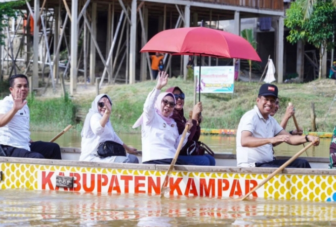 Wakil Bupati Kampar Tutup Festival Pacu Piyau Jilid II 8 Suku Kenegerian Kebun Durian 
