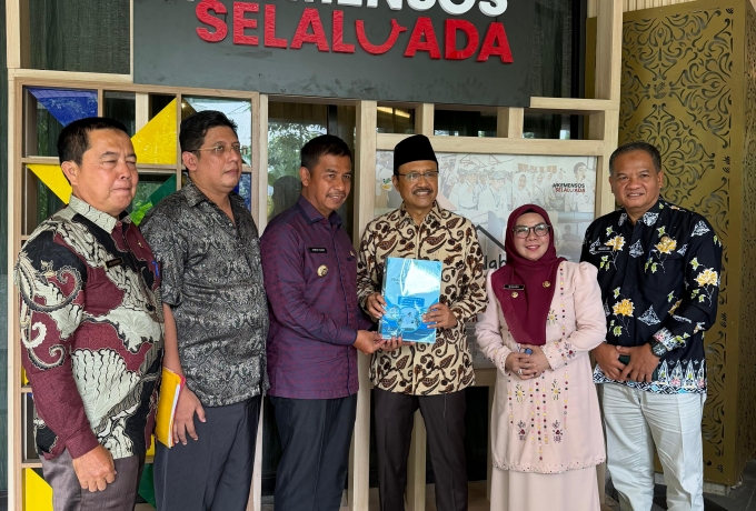 Bupati dan Wabup Kampar Temui Mensos RI Gus Ipul Bahas Sekolah Rakyat