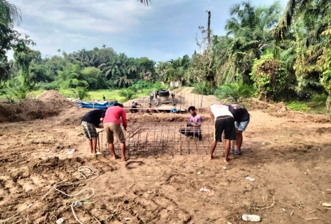 Tingkatkan Konektivitas Desa, Kodim 0313/KPR Percepat Pembangunan Jembatan Gantung Muara Musu