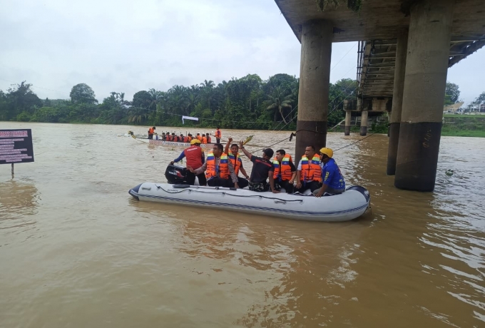 Wakili Dandim, Danramil 01/BKN Menghadiri Pembukaan Perlombaan Pacu Sampan 
