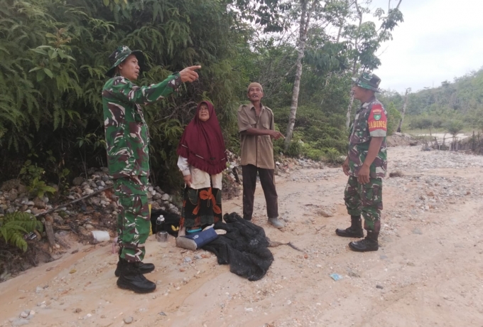 Cegah Karhutla, Babinsa Koramil 01/Bangkinang Intensifkan Patroli dan Sosialisasi di Kecamatan Salo