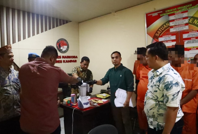 Satresnarkoba Polres Kampar Musnahkan Narkoba Jenis Sabu dan  Ganja