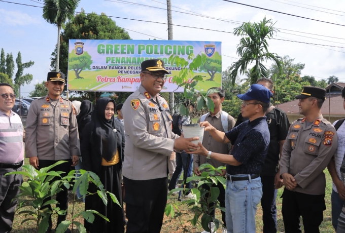 Polres Kampar Gelar, Goes To Campus di STIE Bangkinang, Tanam 50 Pohon untuk Peduli Lingkungan 