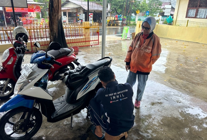 Servis Tanpa Biaya, Brimob Riau Bantu Ojol Tetap Produktif di Jalan