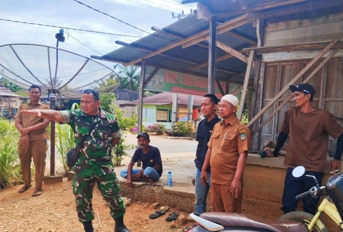 Sertu Abdul Hakim Melaksanakan Komsos Bersama Masyarakat di Desa Rambah 
