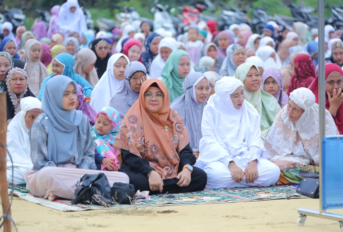 Bupati Siak Salat Idul Adha bersama Ribuan Masyarakat di Kampung Mandiangin