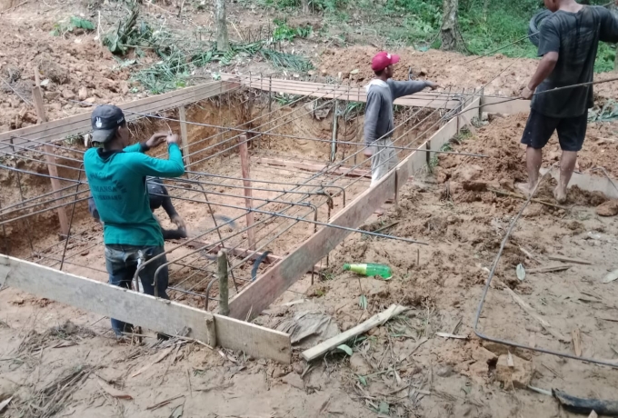 Satgas Kodim 0313/ Kpr Lanjut Pembangunan Jembatan Tahap V di Desa Bukit Melintang 