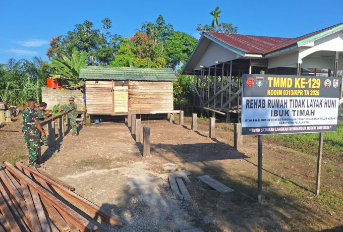 Wakili Impian Rumah Layak Huni, Program RLTH Ibu Timah di TMMD Ke 129 Kodim 0313/Kpr 