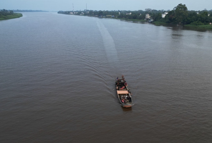 Tembus Arus Sungai Sejauh 15 Kilometer, Satgas TMMD Ke-129 Kodim 0313/KPR , Langsir Material ke Desa