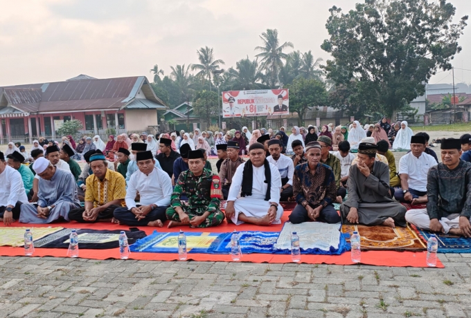 Kemarau Melanda, Babinsa dan Warga Bunut Gelar Salat Istisqa