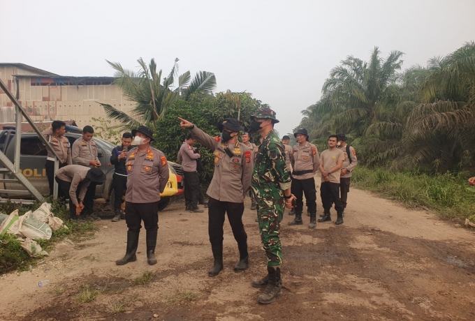 Perkuat Kesiapsiagaan dan Cegah Karhutla, Dandim 0313/KPR Bersama Bupati Pelalawan Tinjau Posko 