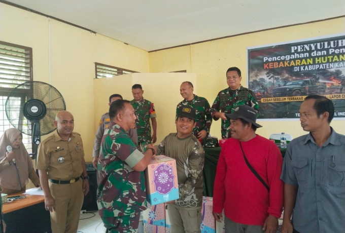 Gandeng Muspika dan Kades, Tim Mabes TNI Bagikan Sembako dan Edukasi Karhutla