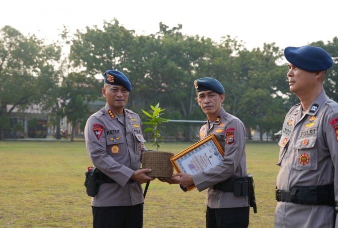 20 Personel Brimob Riau Raih Penghargaan, Dansat Brimob : Jadikan Prestasi sebagai Motivasi