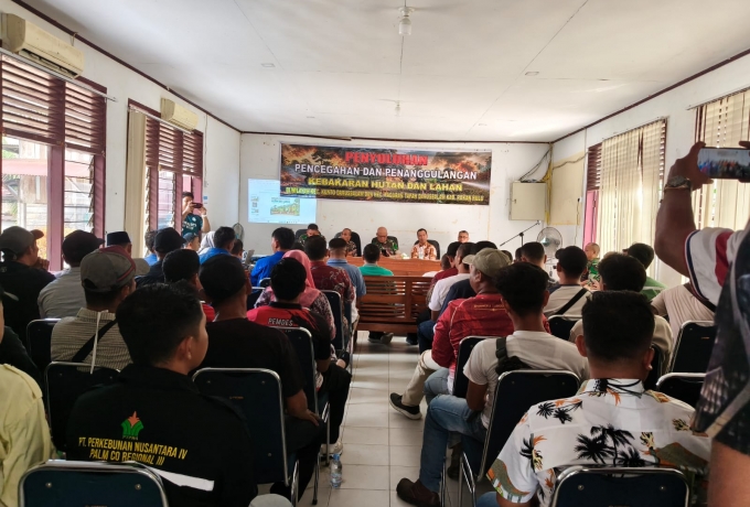 Perkuat Benteng Bebas Asap, Tim Mabes TNI Edukasi Warga Kunto Darussalam dan Pagaran Tapah