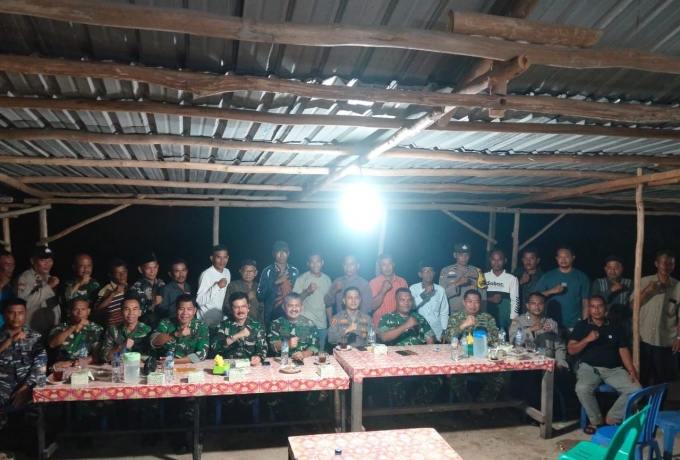 Lewat Pendekatan Humanis, Tim Penyuluh Mabes TNI Sosialisasi Karhutla di Kuala Kampar