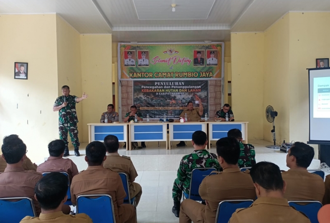 Terus Semarakan Sosialisasi Karhutla,Tim Penyuluhan Mabes TNI Sasar Desa di Rumbio Jaya