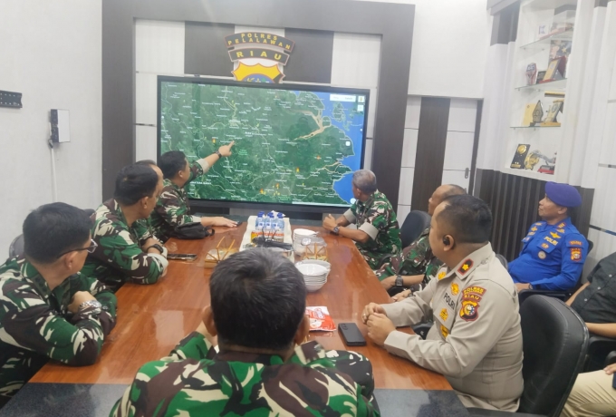 Respon Terpadu Bebas Asap, Tim Mabes TNI dan Polres Pelalawan Bahas Kesiapsiagaan Kebencanaan