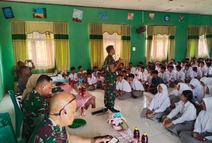 Edukasi Generasi Muda,Tim Penyuluh Mabes TNI Gelar Sosialisasi Karhutla di SMAN 1 Pendalian IV Koto