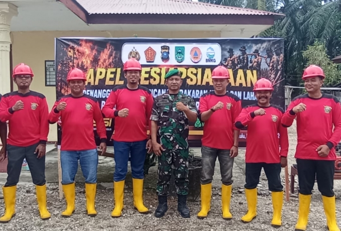 Perkuat Sinergitas cega kebakaran, Babinsa Serda Dedi Saputra Komsos bersama Damkar