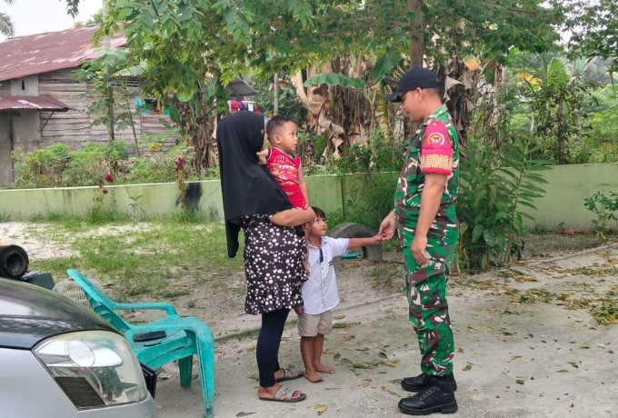 Babinsa Koramil 06 Siak Hulu Ajak Ibu-Ibu Waspadai Stunting Melalui Komsos Humanis