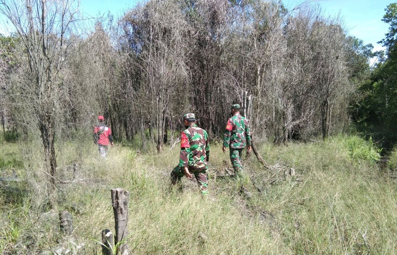 Ditengah Pandemi Covid 19 Babinsa Kodim 0313/KPR Tetap Lakukan Patroli Antisipasi Karhutlah