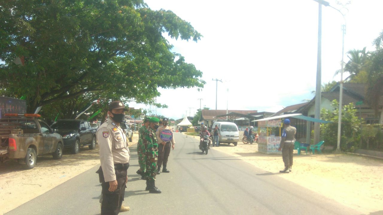 Danramil Dan Kapolsek Beserta Anggota Melaksanakan Operasi Yustisi 