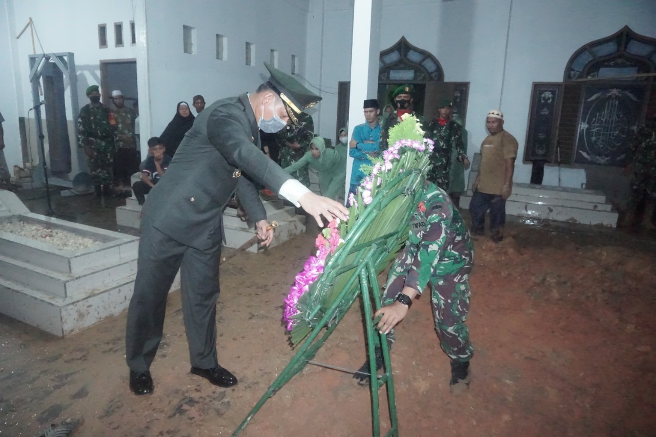 Dandim 0313/KPR Pimpin Upacara Pemakaman Militer Jenazah Koptu Zuwandri