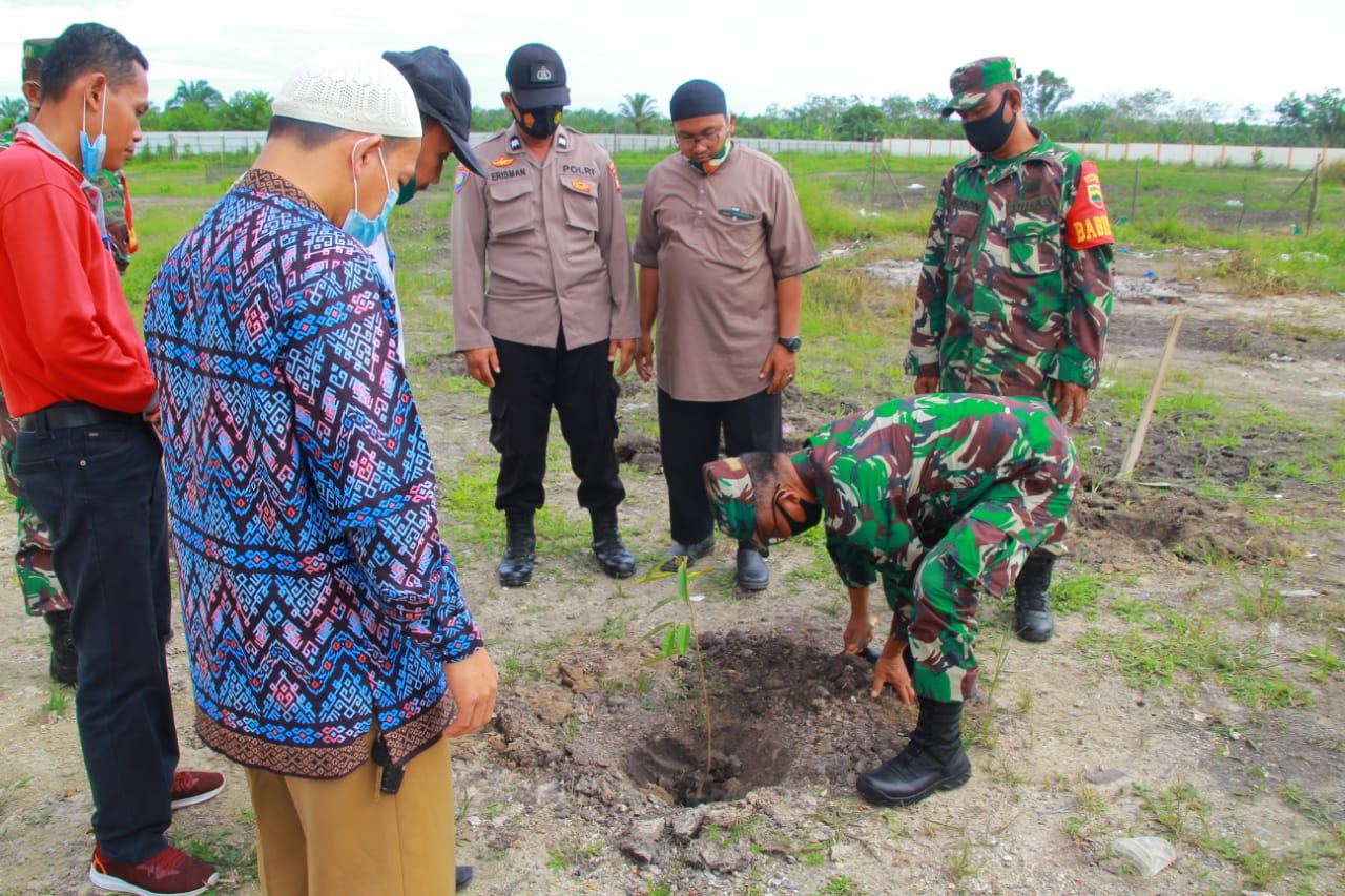 Peringati Hari Juang Kartika TNI AD Kodim 0313/Kpr Tanam 1000 Pohon di Pesantren Sulaiman Al- Fauzan