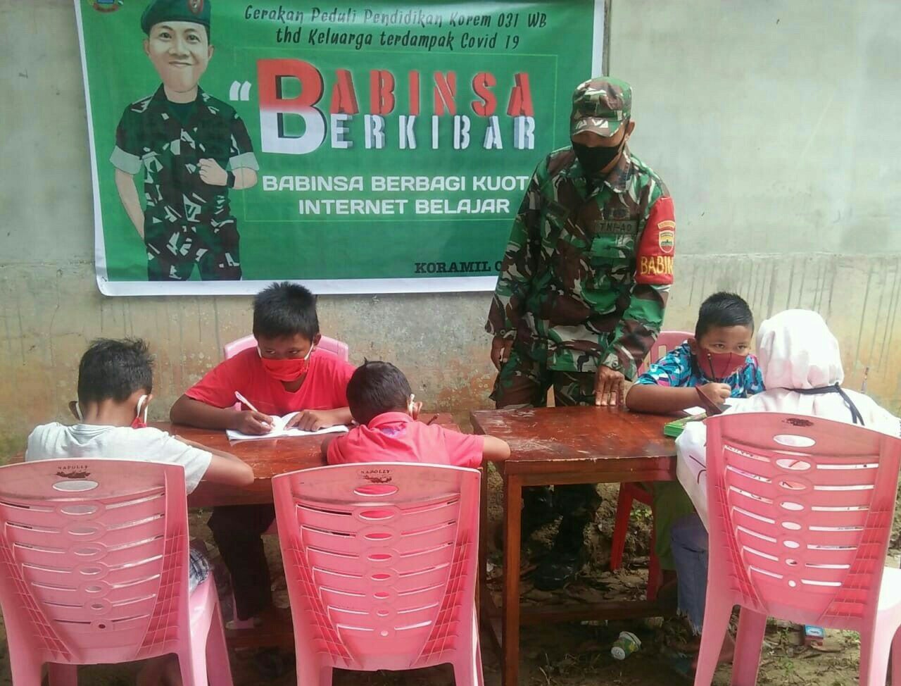 Peduli Pendidikan Koramil 03 Bunut Kodim 0313/KPR Dukung Babinsa Berkibar