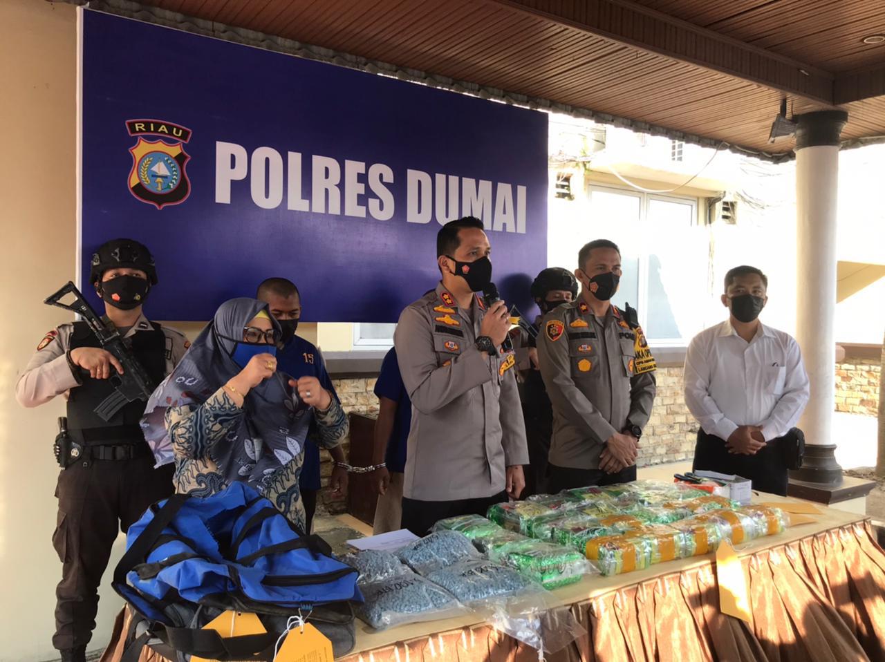 Polres Dumai Bekuk Dua Kurir Bersama 23 Kilogram Sabu Dan 19.937 Butir Pil Ekstasi 