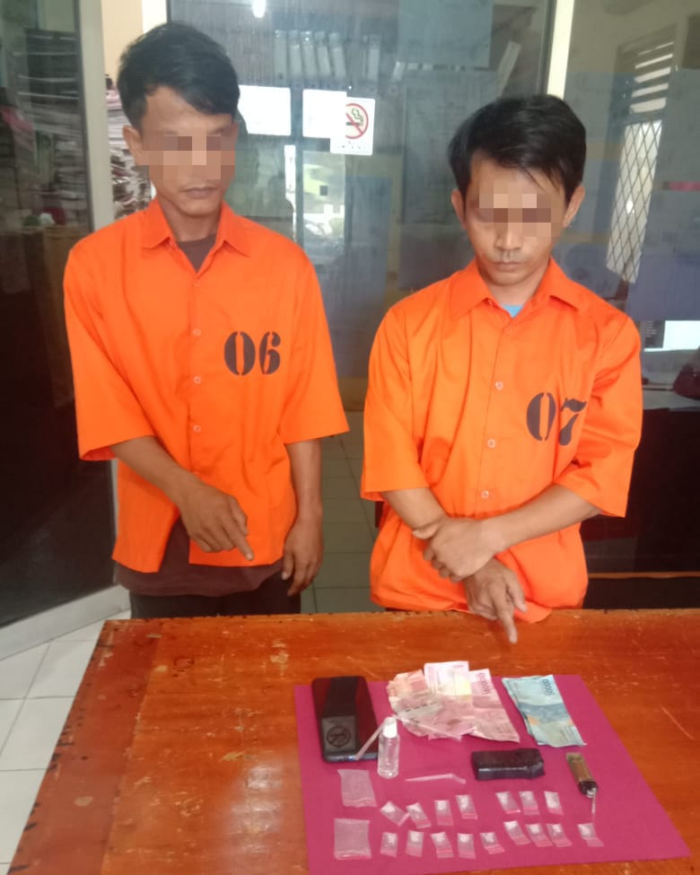 Polsek Tapung Tangkap 2 Pelaku Narkoba Dengan BB 16 Paket Shabu Siap Edar