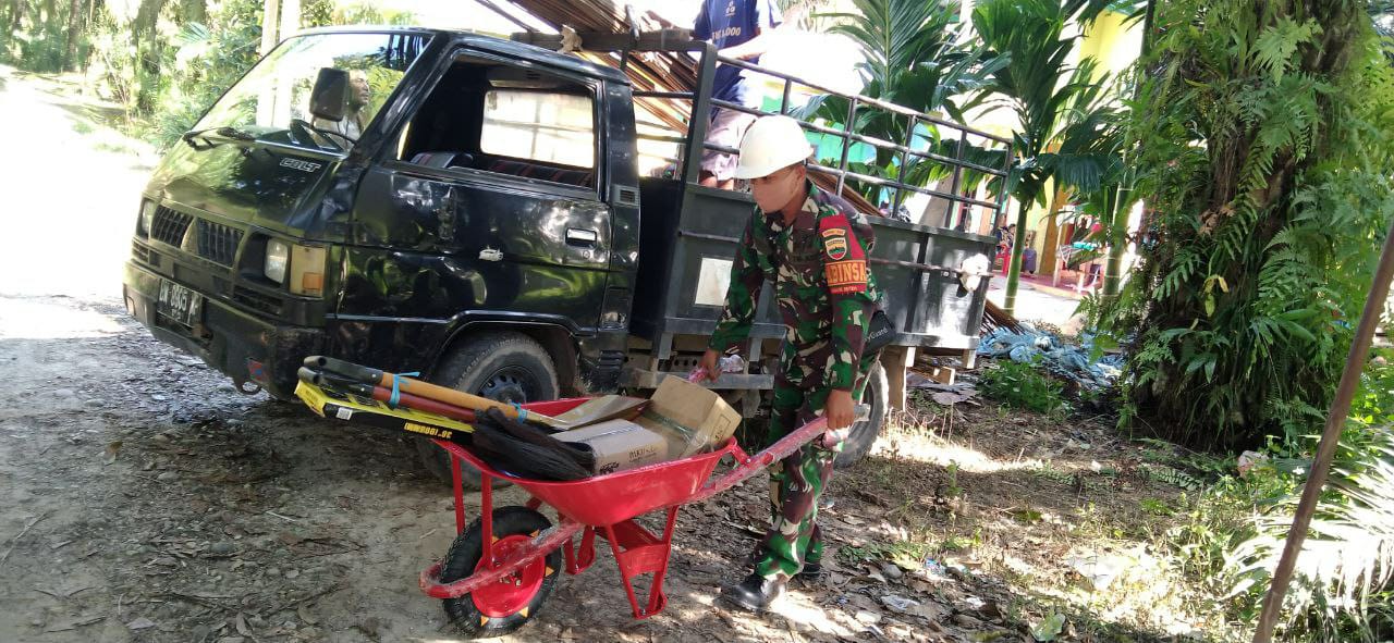 Sukseskan Pra TMMD ke-110 Kodim 0313 /KPR Babinsa Koramil 08 /Tandun Pasok Material ke lokasi 