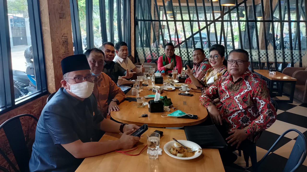 Coffe Morning dengan Anggota Fraksi PDIP DPRD Riau, H. Zukri : Kepentingan Masyarakat diatas Segalan