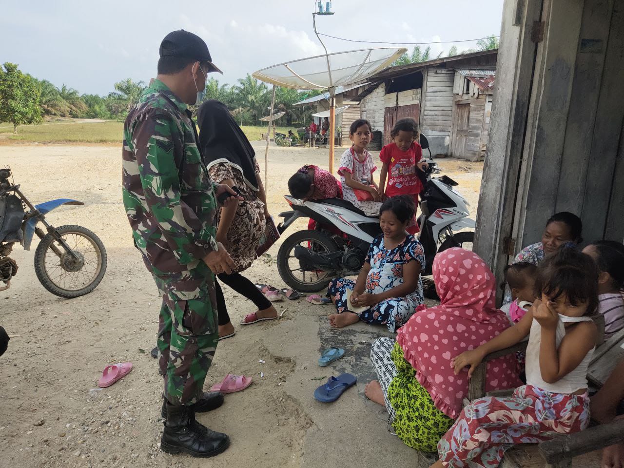 Komsos Babinsa Sertu Irwan Bersama Warga Binaan, Himbau Protokol Kesehatan