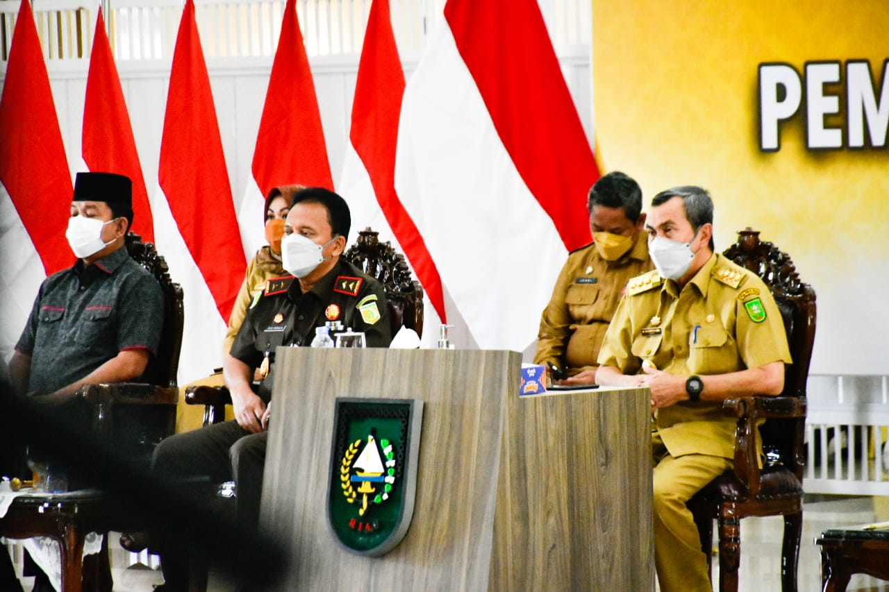Bupati Kampar dan Gubernur Riau Ikuti Teleconfrence Bersama Presiden RI Joko Widodo