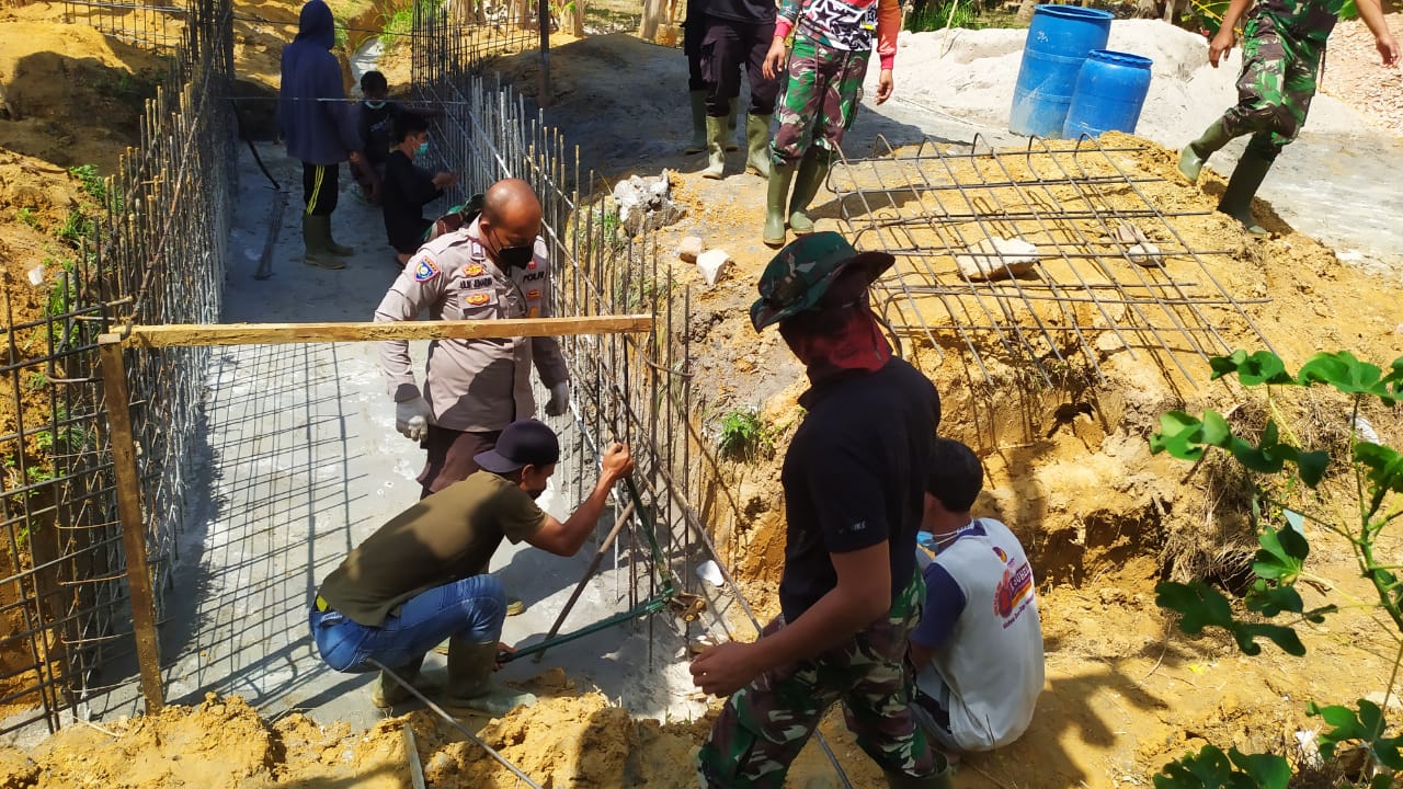 Semangat masyarakat tetap tinggi, bantu giat TMMD.