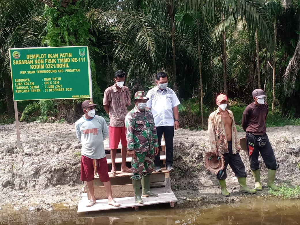 Babinsa Suak Temenggung tinjau kolam perikanan demplot TMMD ke 111