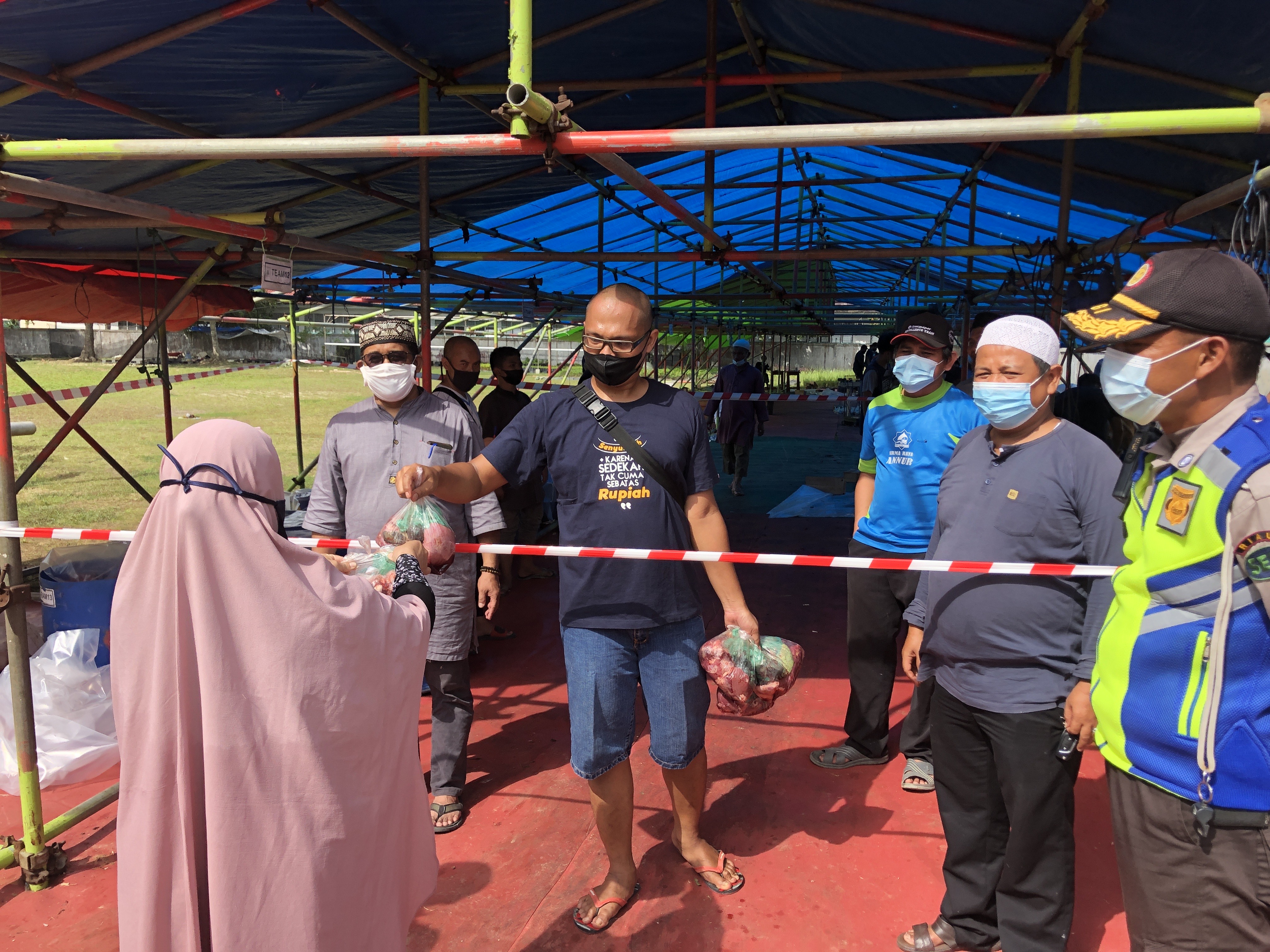 Berbagi Kebaikan di Idul Adha 1442 H, PT RAPP Distribusikan 10.332 Kantong Daging
