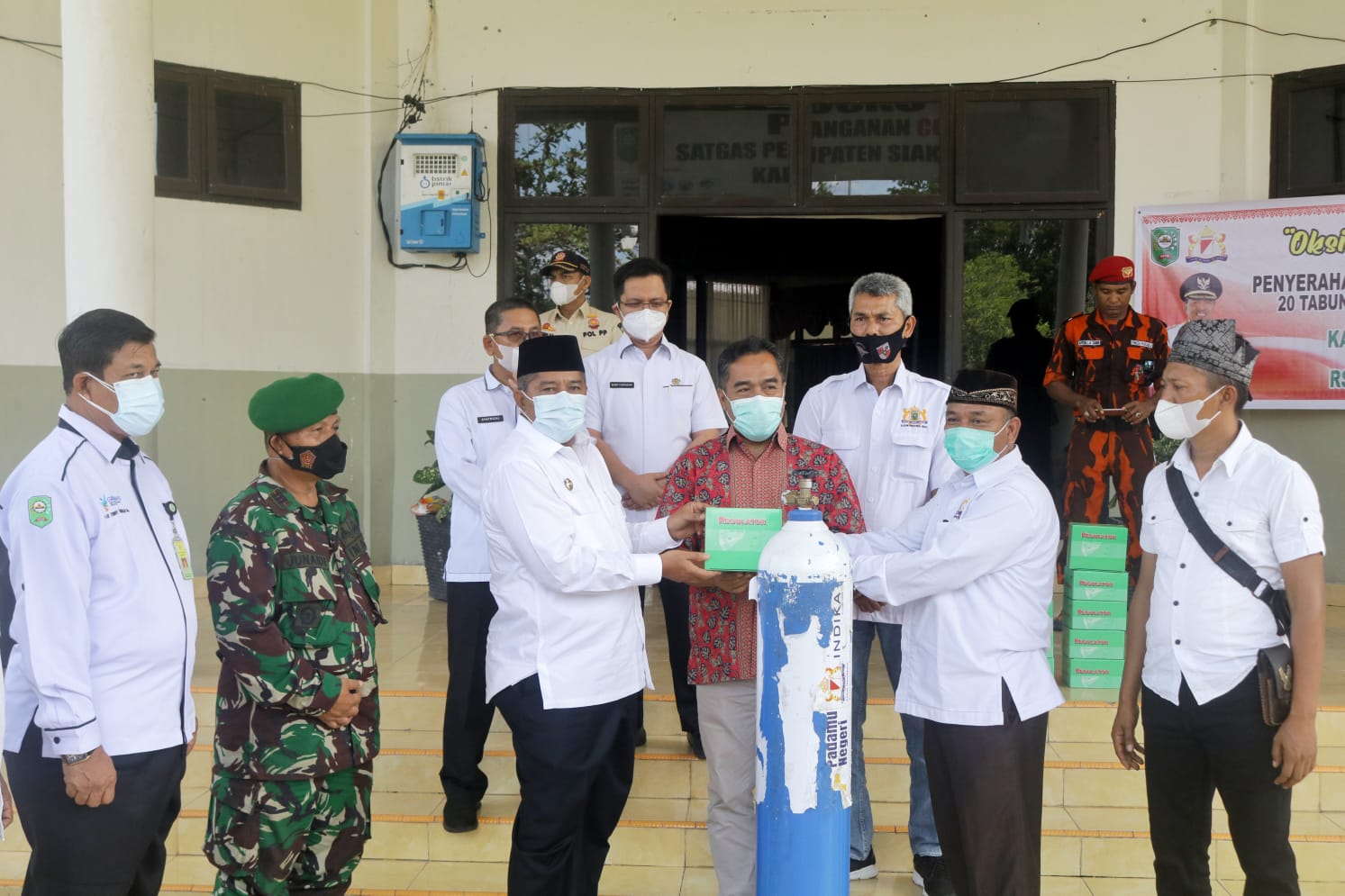 Pemda Siak terima 20 Tabung Oksigen, dan 10 Regulator bantuan dari Kadin Provinsi Riau