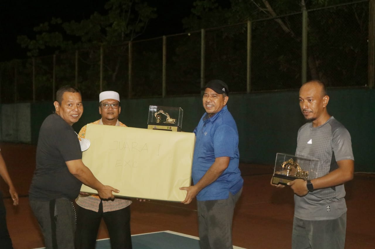 Final Turnamen Tenis PU Tarukim Siak Cup 2021 Pasangan Alfedri Putra Raih Juara Satu