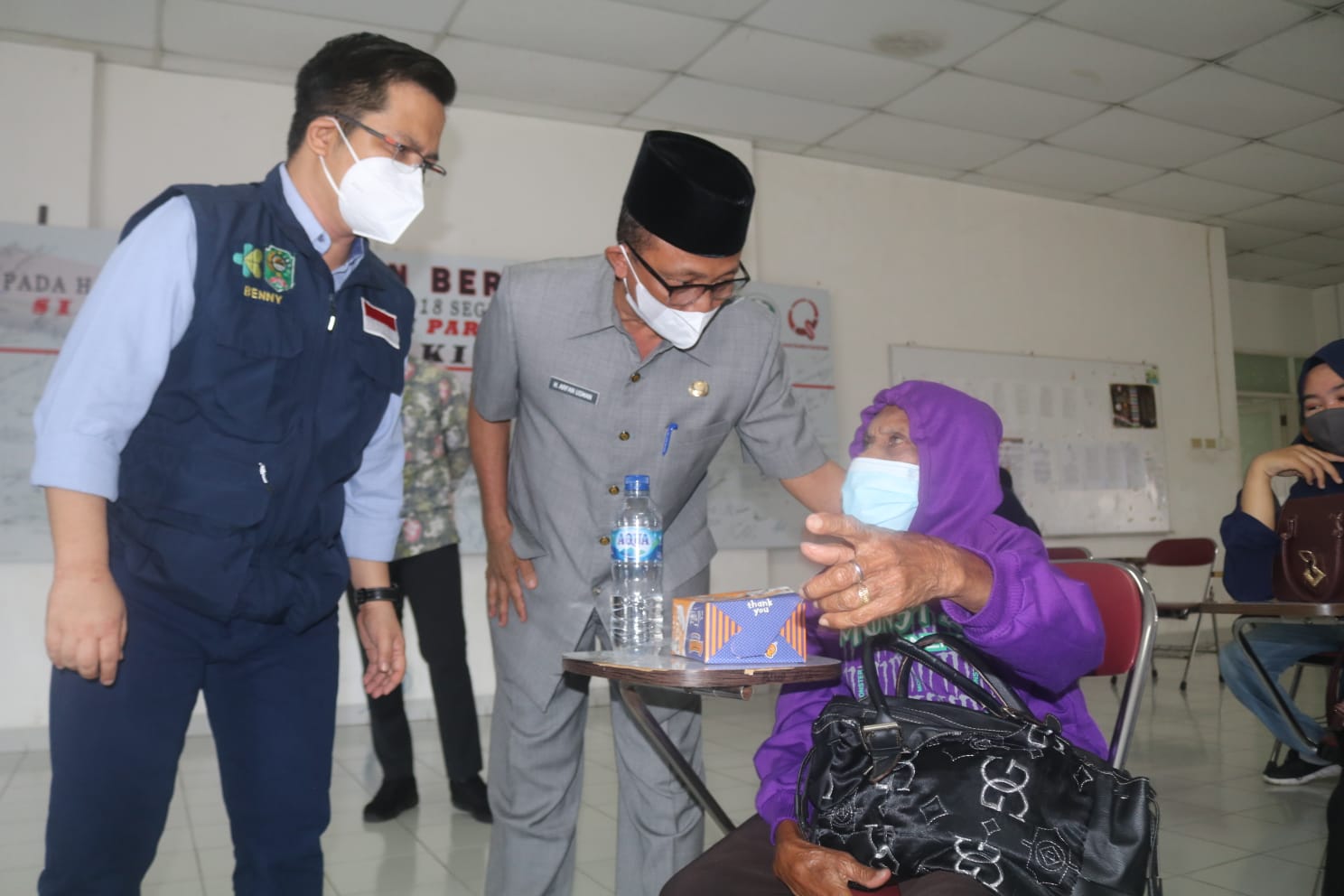 Sekda Siak Tinjau Serbuan Vaksinasi TNI - POLRI di RSUD Tengku Rafian Siak