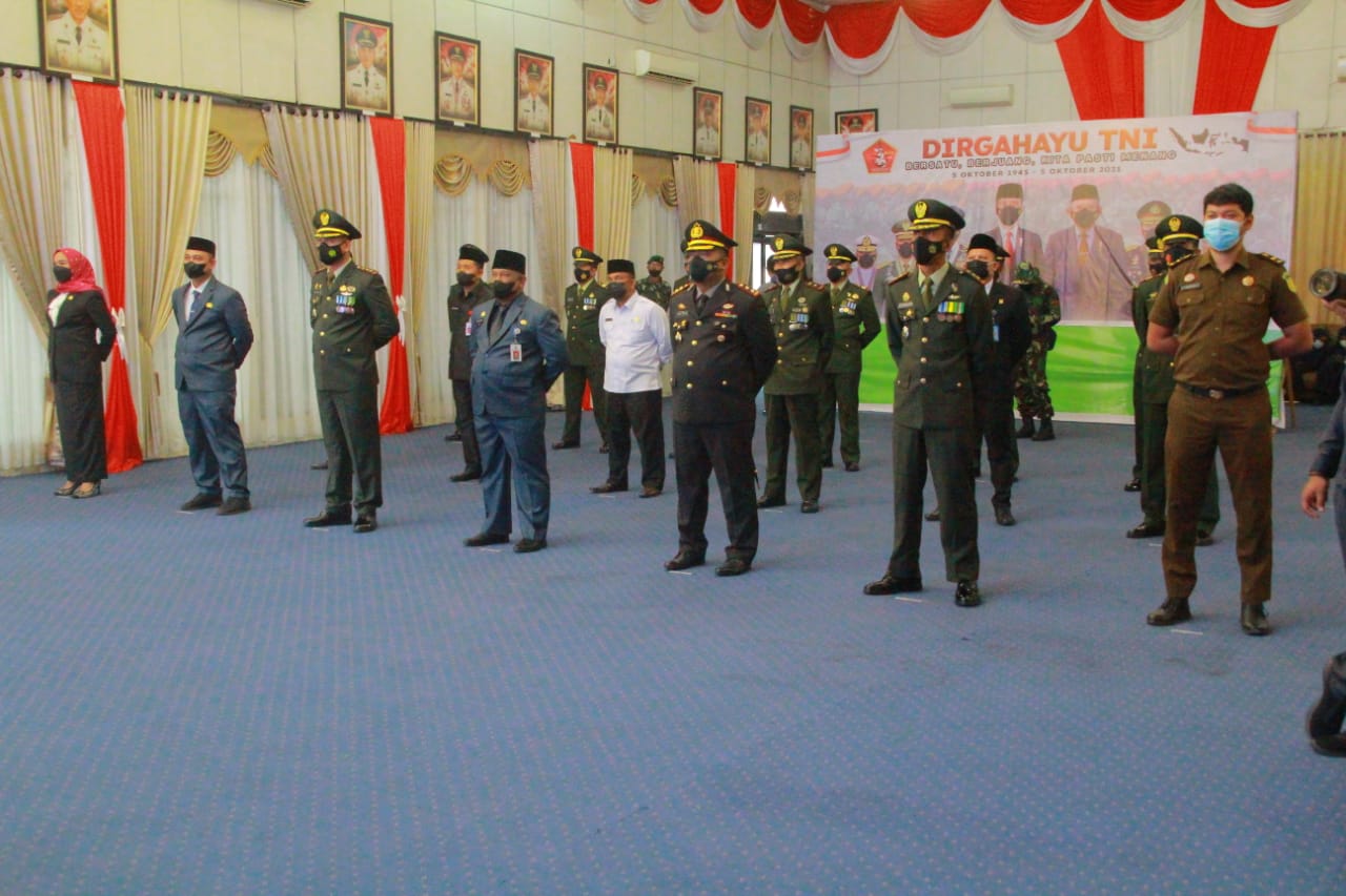 Dandim 0313/KPR, Danyon 132/BS Bersama Forkopimda Kampar Ikuti Upacara HUT TNI ke-76