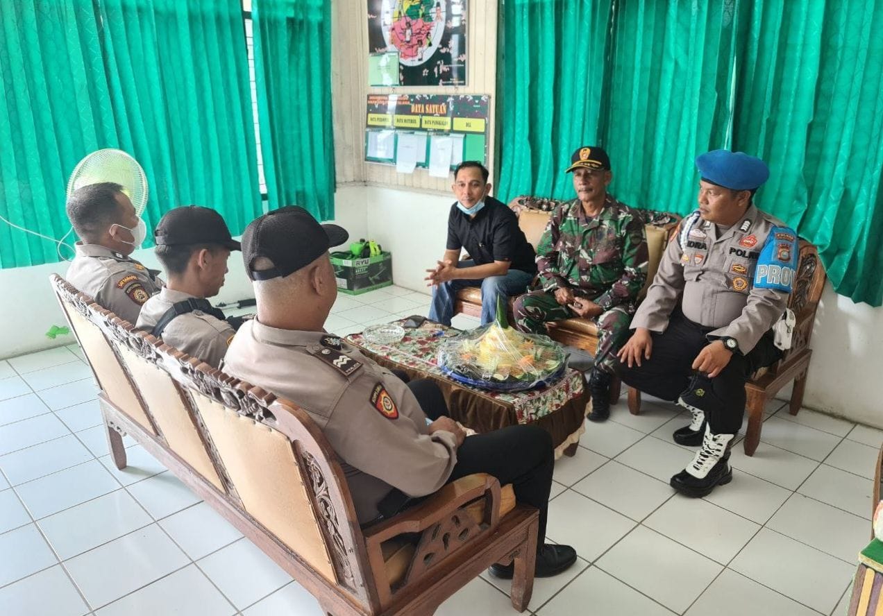 Danramil 04/PKL Menerima Ucapan Selamat Hut TNI Ke 76 Dari polsek