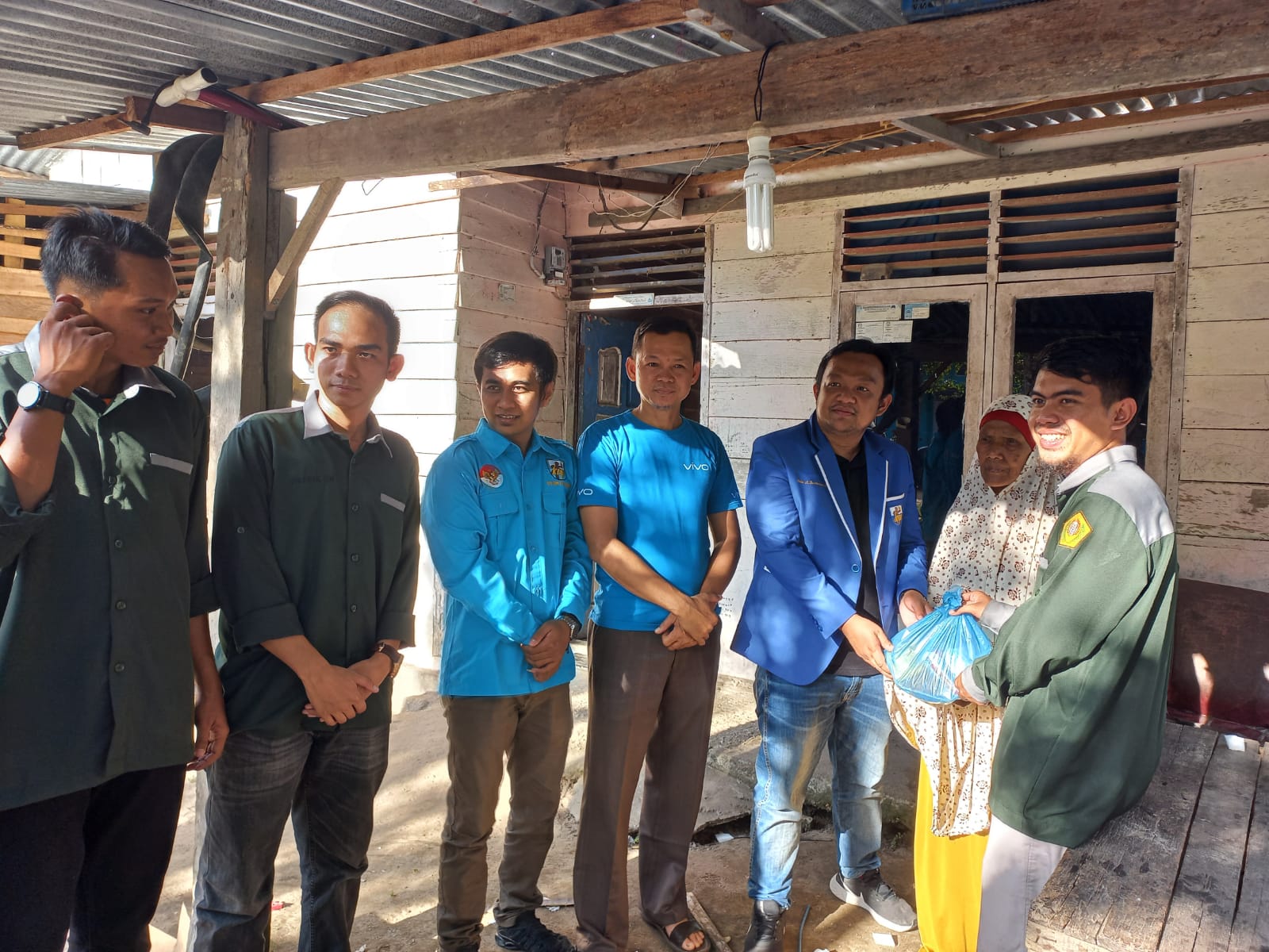 DPD KNPI KAMPAR Bersama IMA KAKAH Salurkan Bantuan Kepada Lansia di Kampar Kiri Tengah