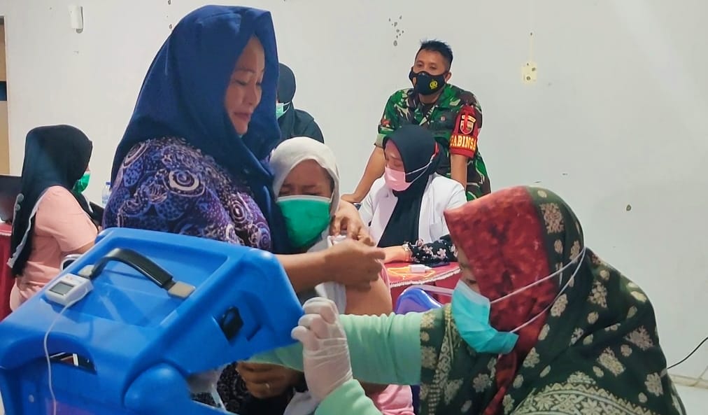 Saat Napi Perempuan Menangis Histeris, Disuntik Vaksin Minta Dipegangin